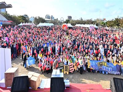 「迎光啟程‧彰化飛揚」   元旦升旗在鹿港 千人齊聚迎新年 