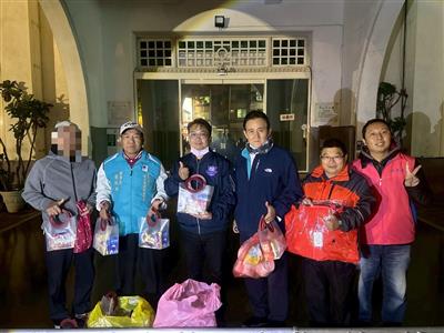 強烈大陸冷氣團來襲 彰化縣政府夜訪街友 啟動低溫關懷