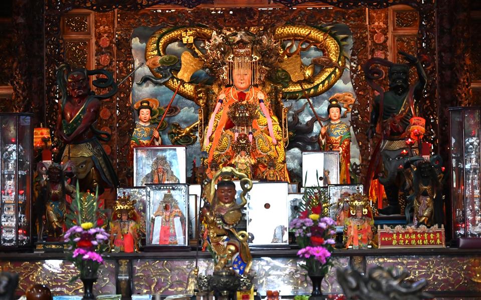 縮圖：11海牛節擲筊