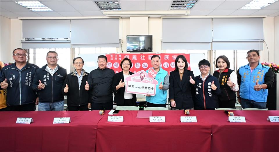 縮圖：02贈牌合照