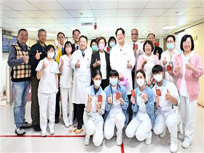 暖心迎新春 縣長關懷住院病童 歡樂跳跳馬提燈陪伴過新年