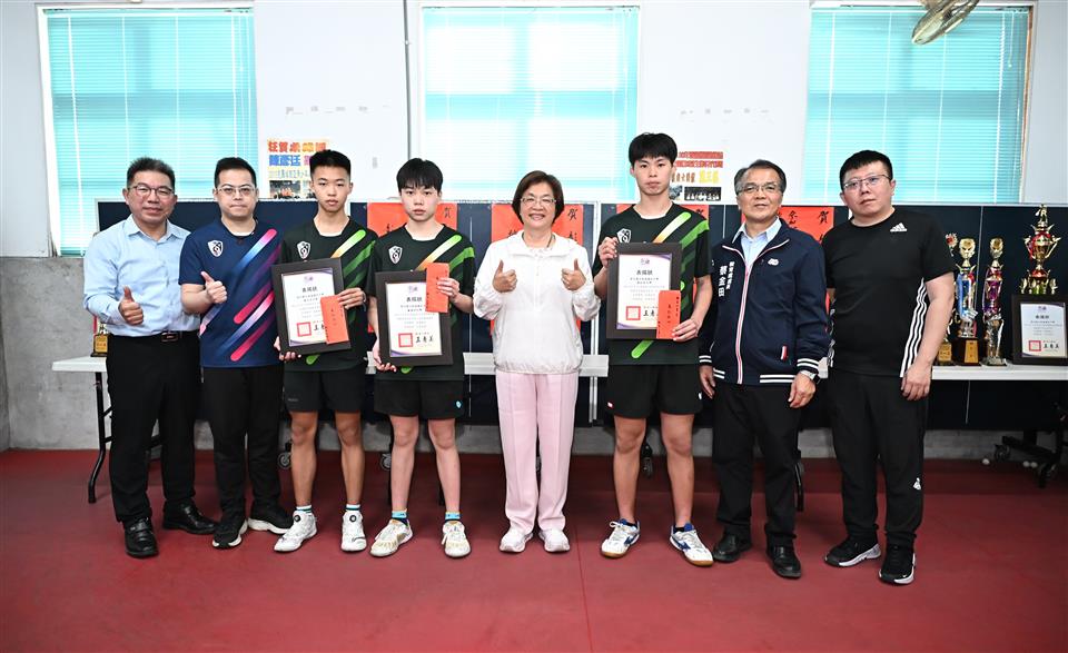 縮圖：05頒贈感謝狀4