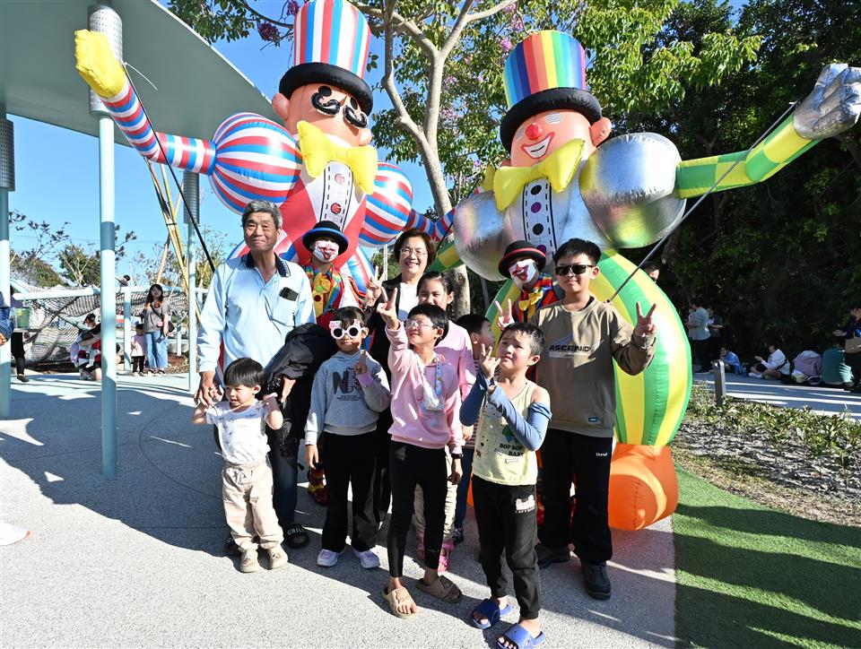 縮圖：民眾互動