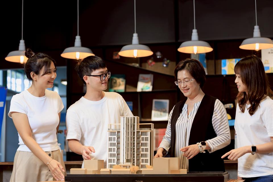 縮圖:05縣長與青年合照