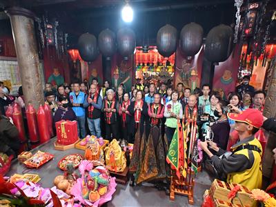 白沙坑迎燈排元宵點燈祈福　198年民俗盛會照亮花壇夜空