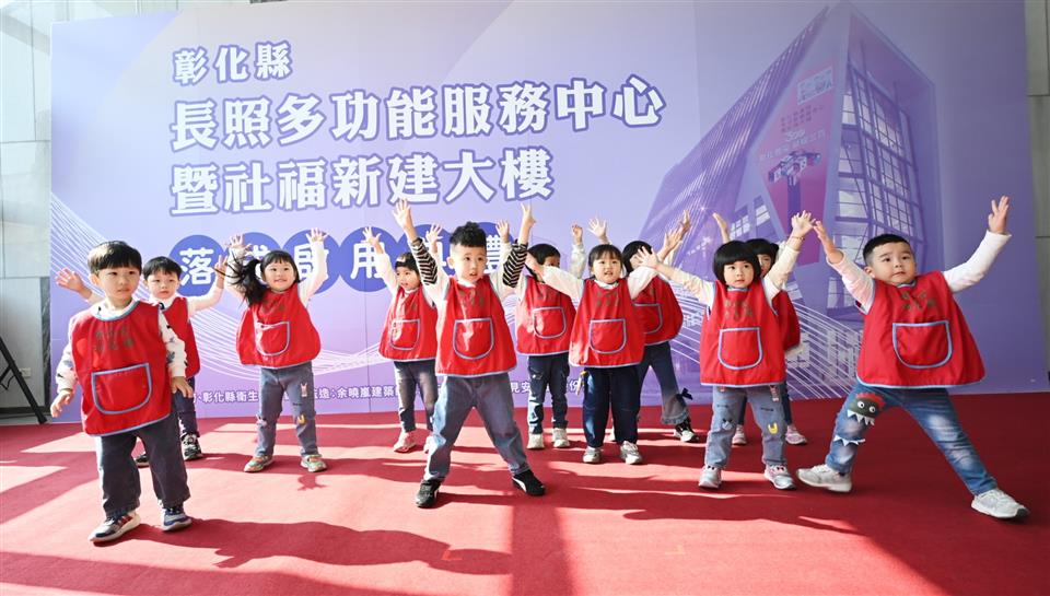 縮圖：16開場表演