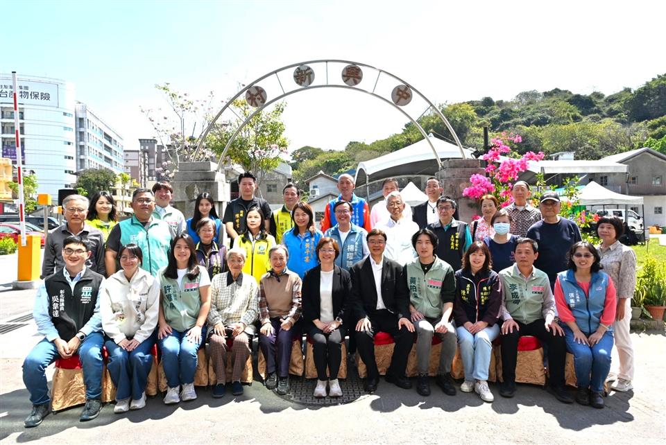 縮圖：04中興莊眷村文化園區大合照