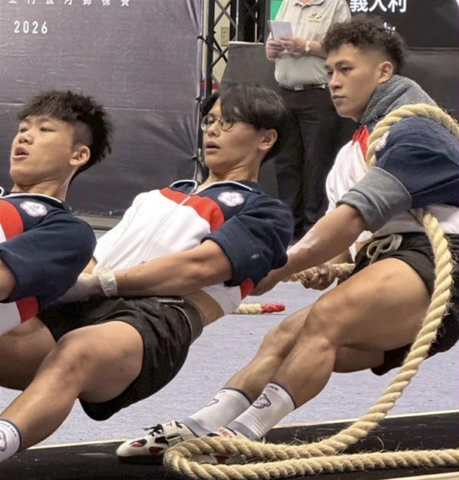 縮圖：04男子560kg殿軍黃任宏(中間)