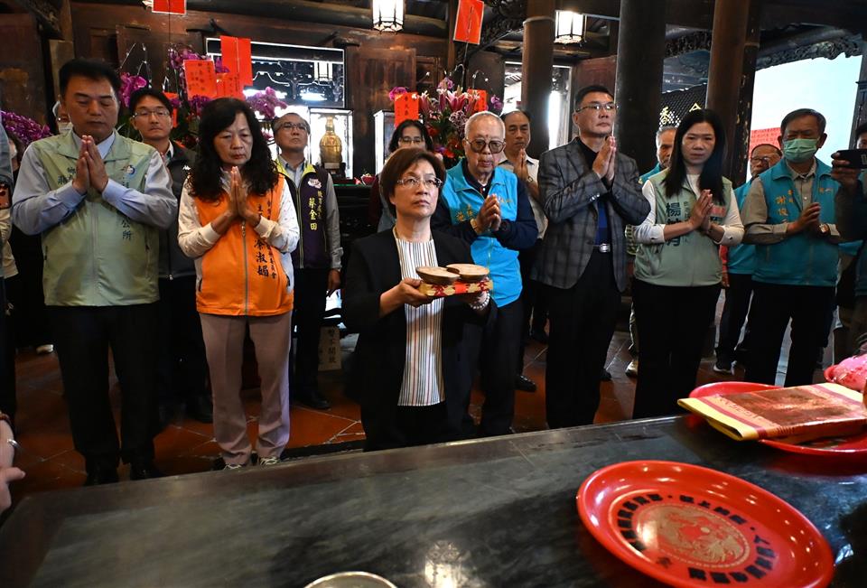 縮圖：05龍王祭擲筊