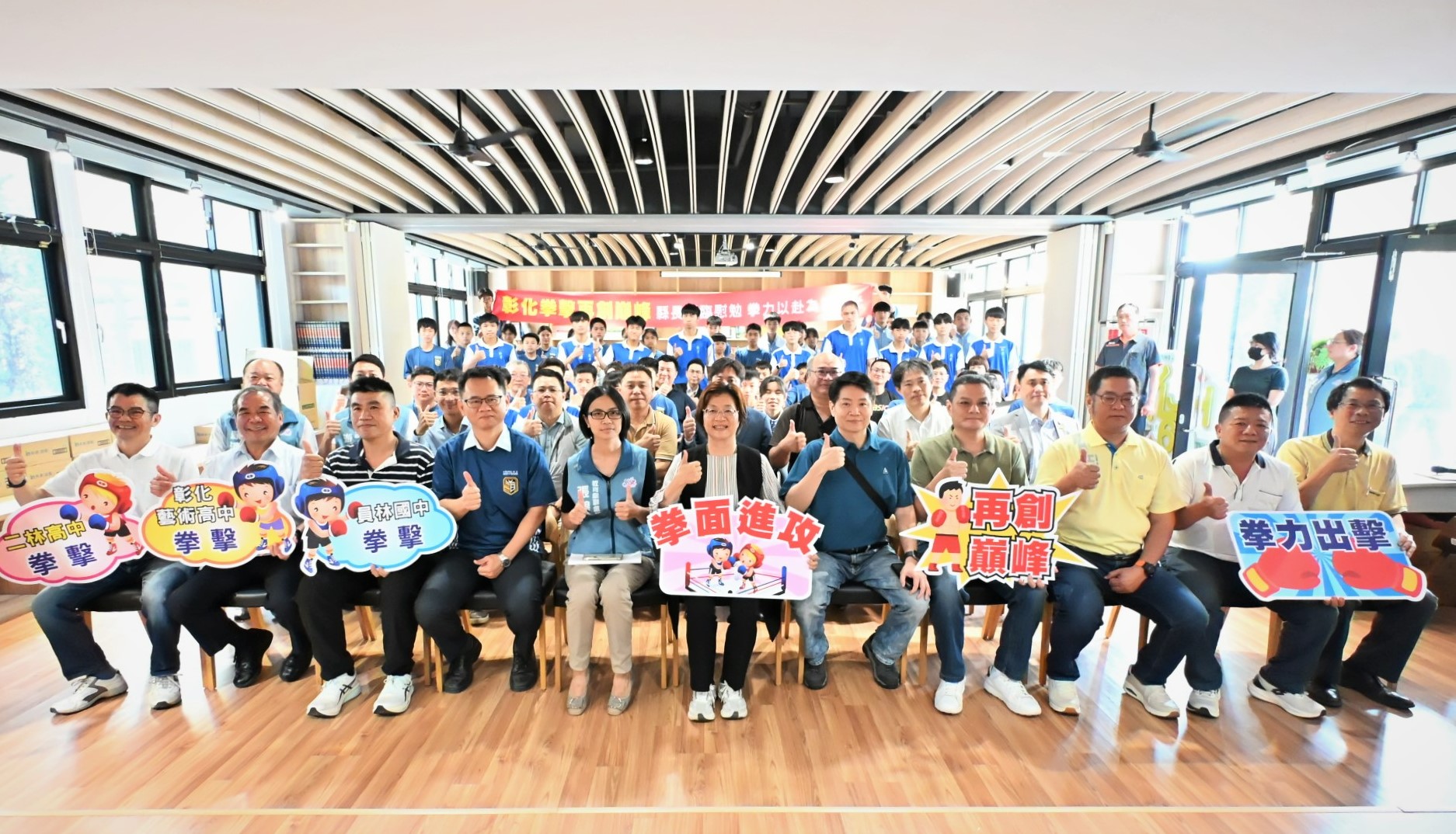 圖向選手致上最高敬意 嘉勉員林國中、彰化藝術高中及二林高中等3校拳擊選手