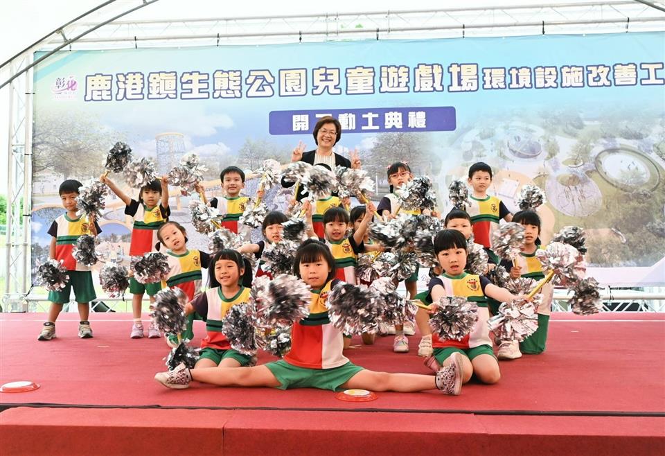 縮圖：07鹿港生態公園-與小朋友合影