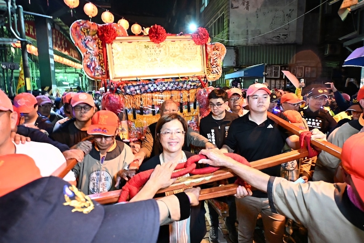 圖世界宗教盛事 大甲媽遶境進香 駐駕永樂街天后宮 王惠美縣長送駕