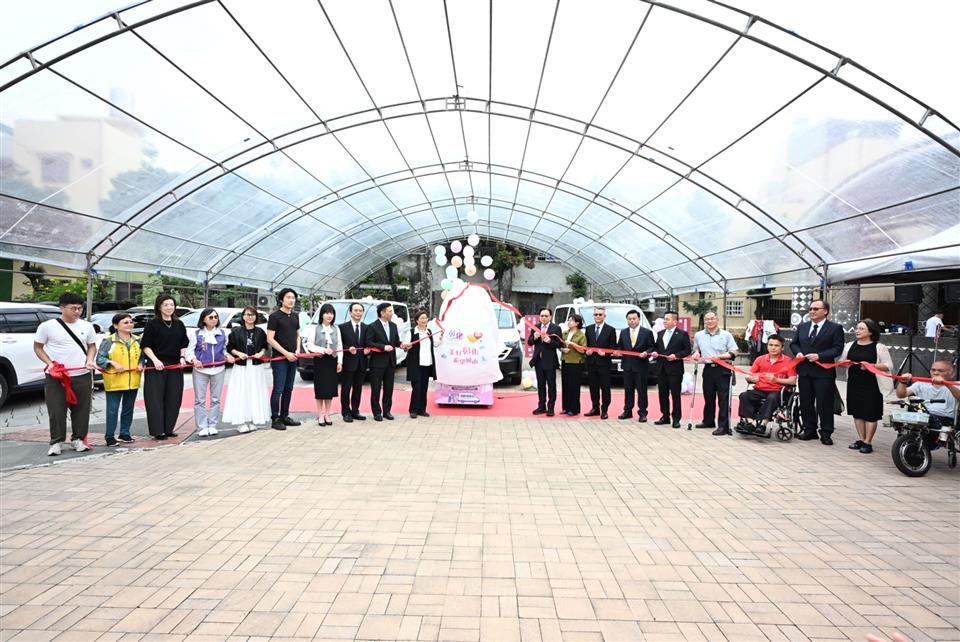 縮圖：06金可集團捐贈復康巴士