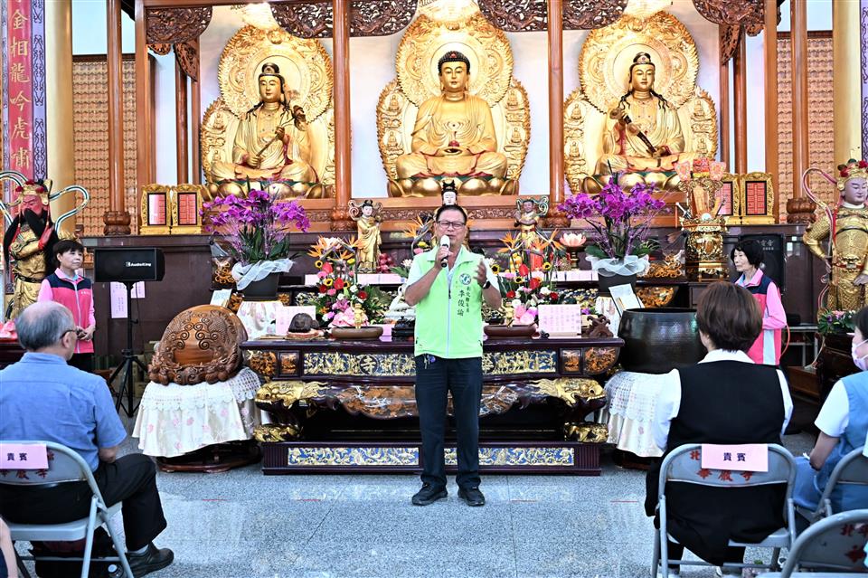 縮圖：08華嚴寺捐復康巴士